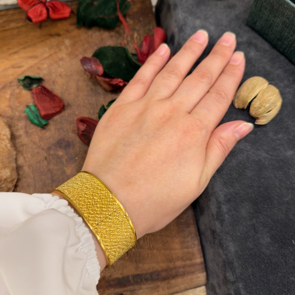 Zarif ve Göz Alıcı: Altın Kaplama Hasır Bileklik, Özel Seri 1